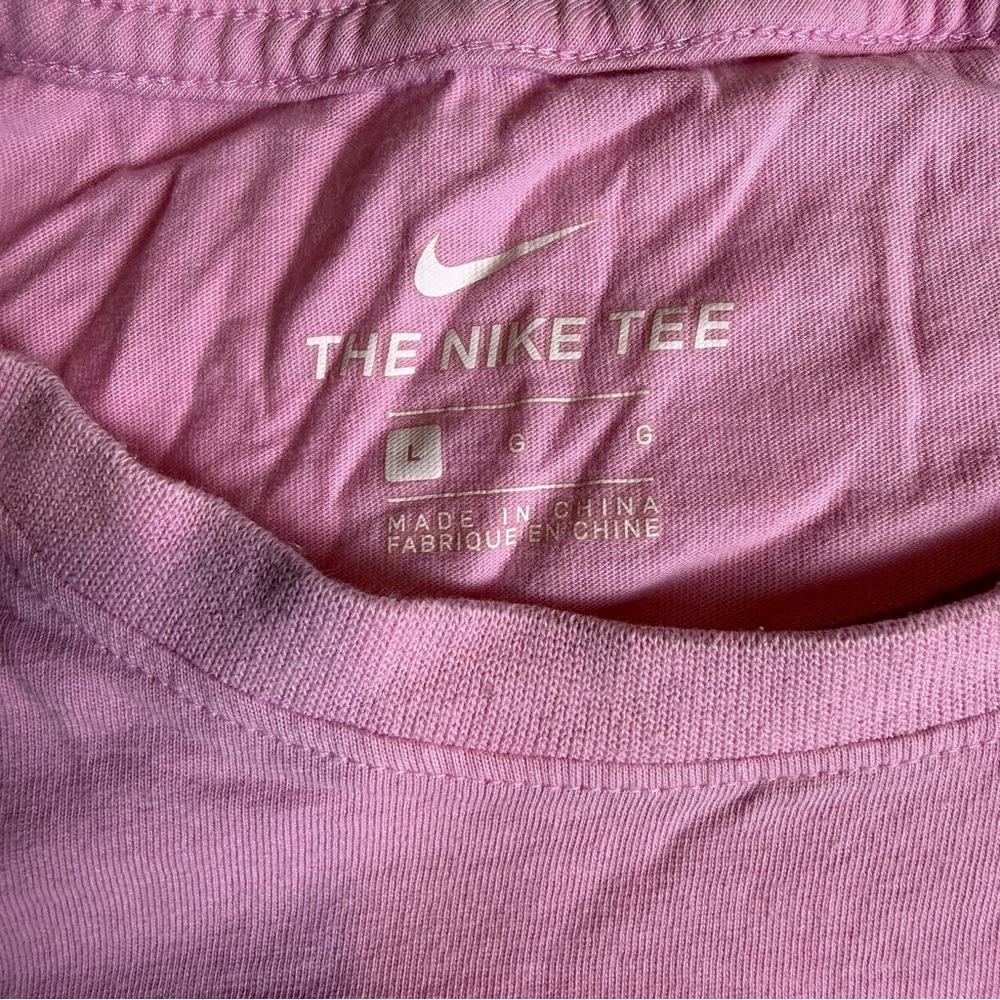 Nike sportswear Pink Oil Slick Men’s short sleeve T-Shirt size Large - Picture 3 of 8
